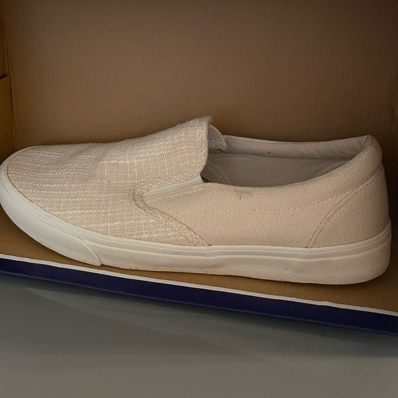 Old Navy Men's Slip-On Canvas Shoe - Picture 2 of 3